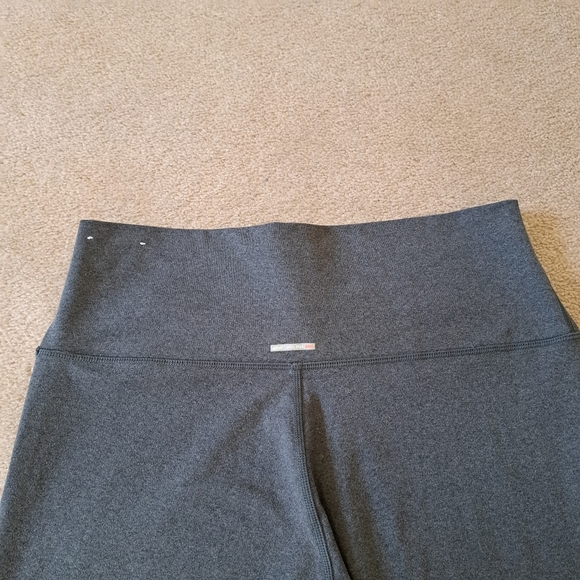 Aerie Grey Leggings Size Large Cropped Capri Chill Play Move American Eagle - Picture 5 of 8